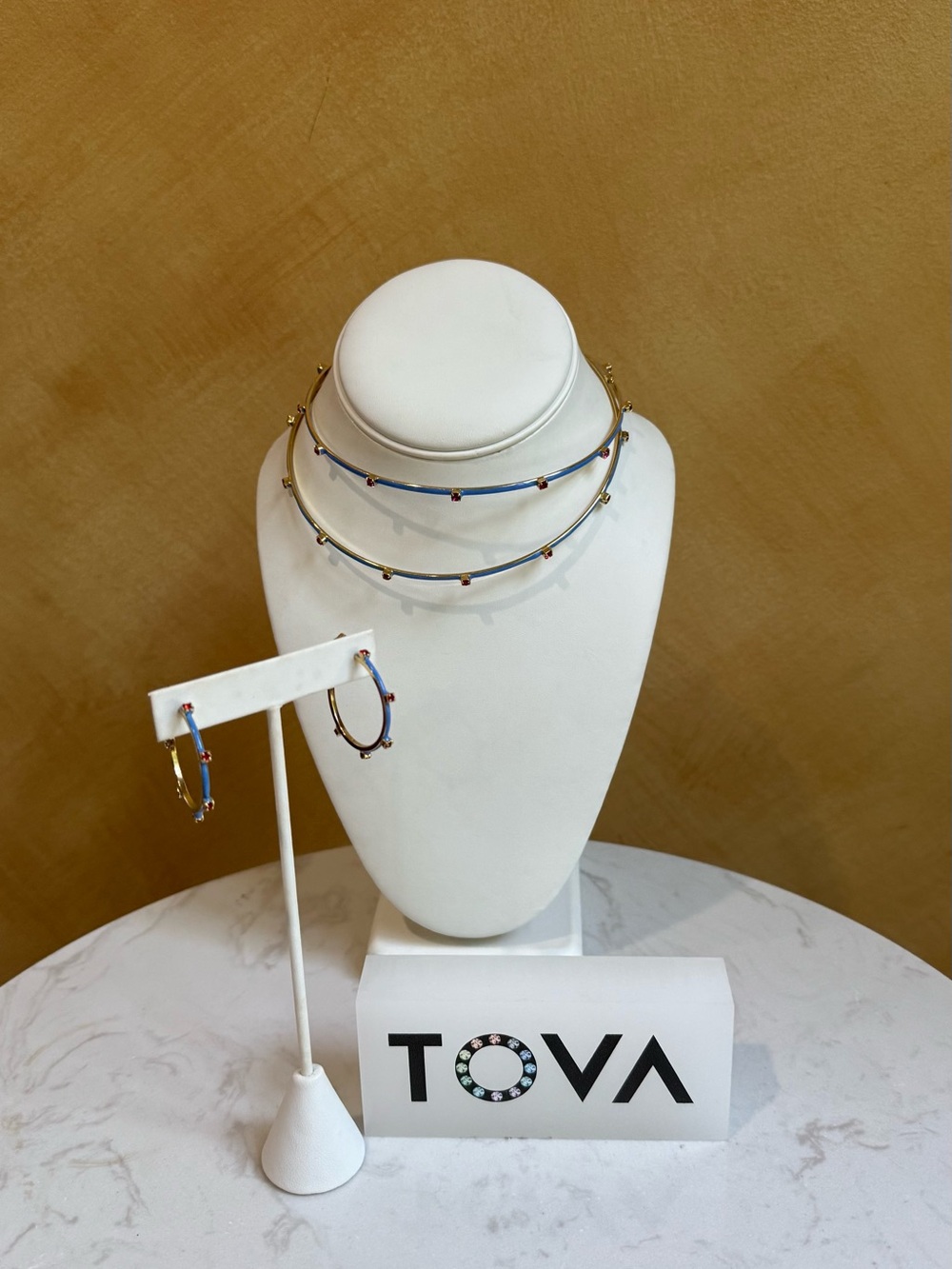 TOVA EVERLY choker 
Blue / Red crystal accents